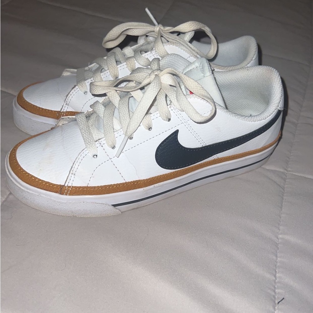 Nike Court Legacy